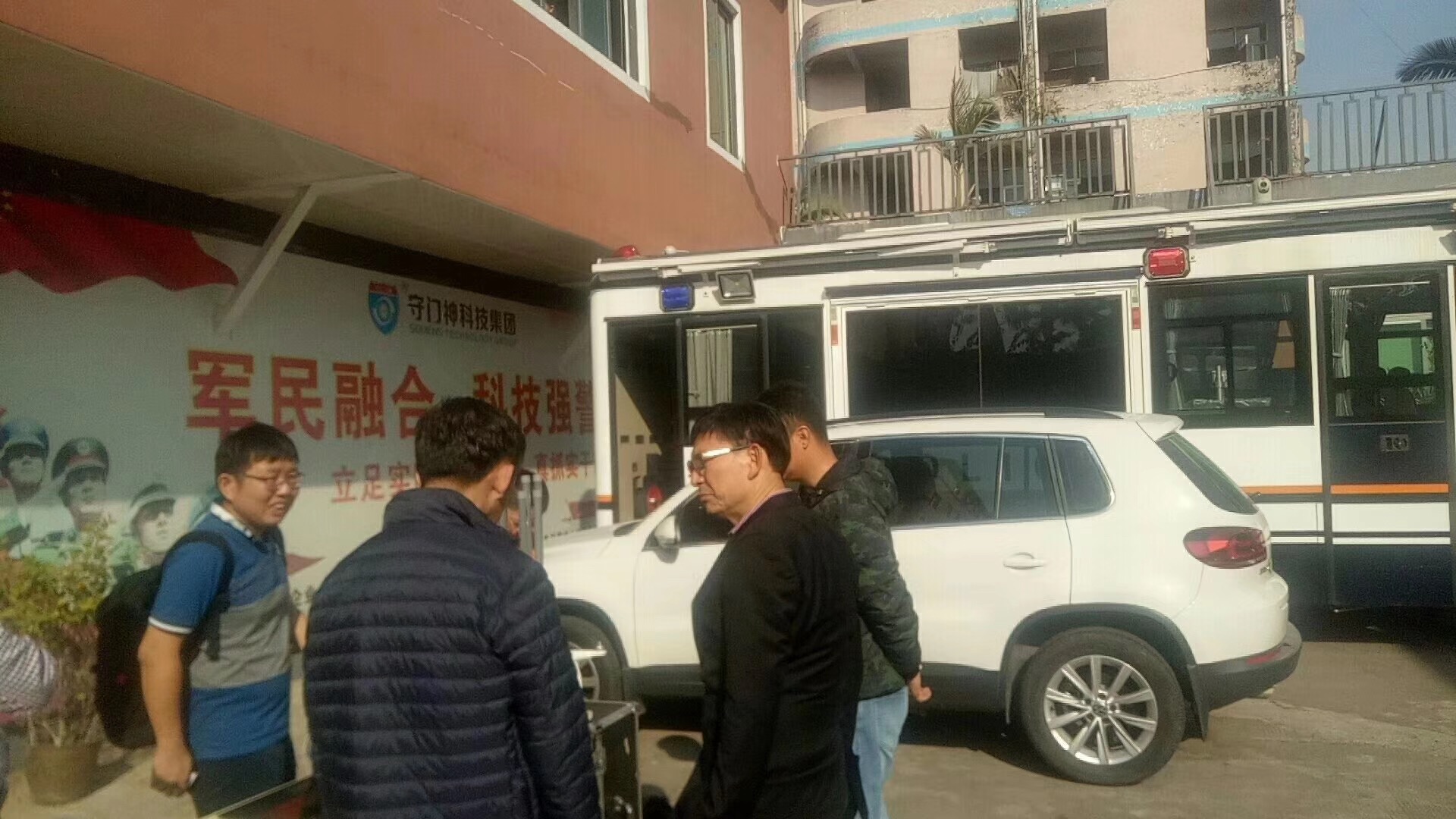 泰國(guó)軍方蒞臨守門神科技集團(tuán)考察一體化無(wú)人機(jī)防御察打系統(tǒng)