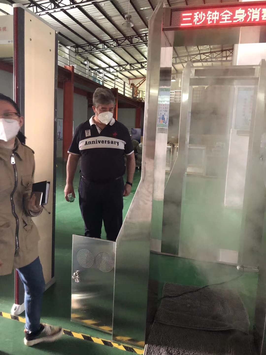 近日國(guó)外客戶扎堆前來(lái)守門神科技集團(tuán)考察測(cè)溫安檢設(shè)備