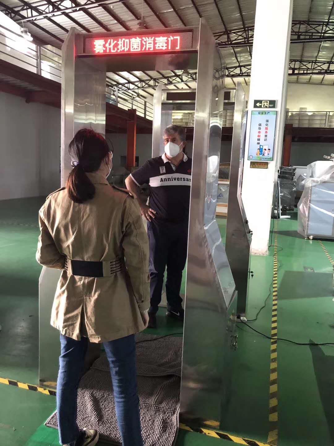 近日國(guó)外客戶扎堆前來(lái)守門神科技集團(tuán)考察測(cè)溫安檢設(shè)備