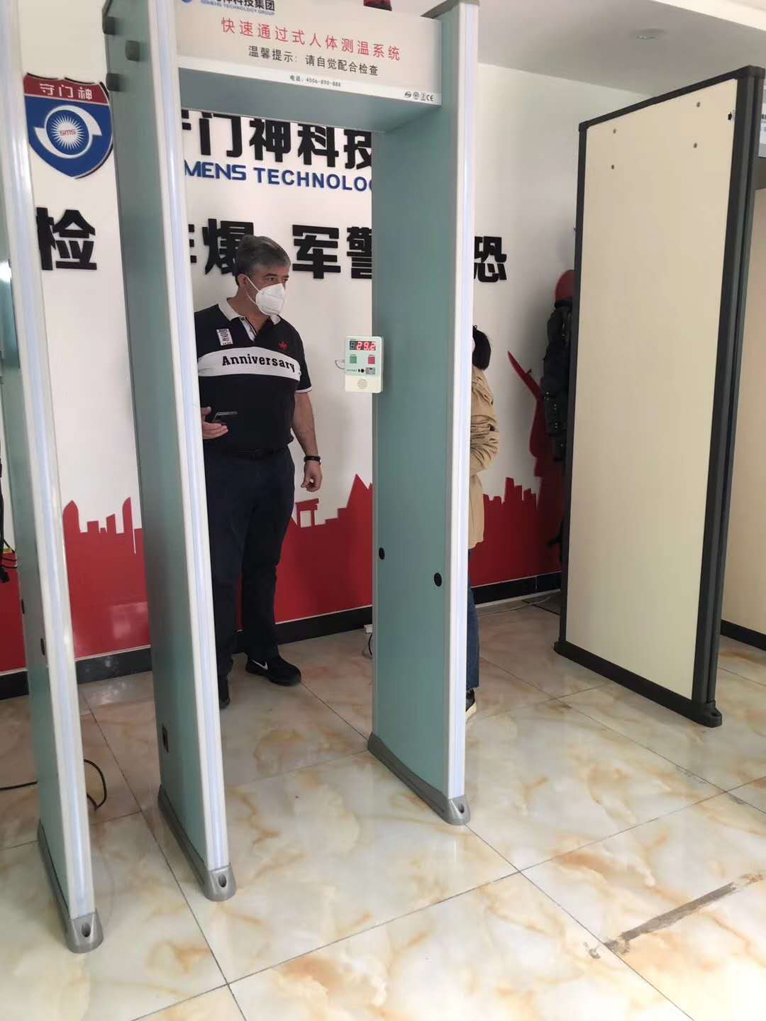近日國(guó)外客戶扎堆前來(lái)守門神科技集團(tuán)考察測(cè)溫安檢設(shè)備